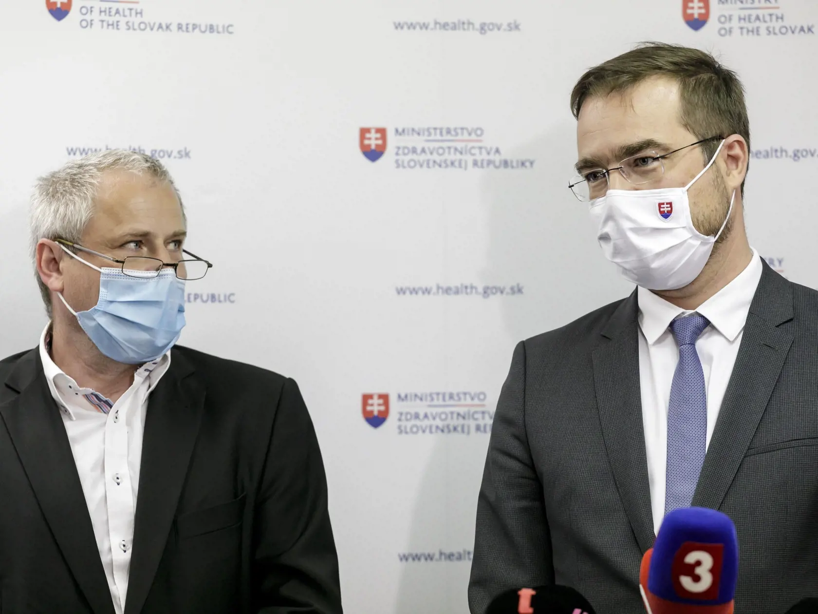 Po odvolaní Kuželu sa stal novým riaditeľom NÚDCH Peter Magát.
