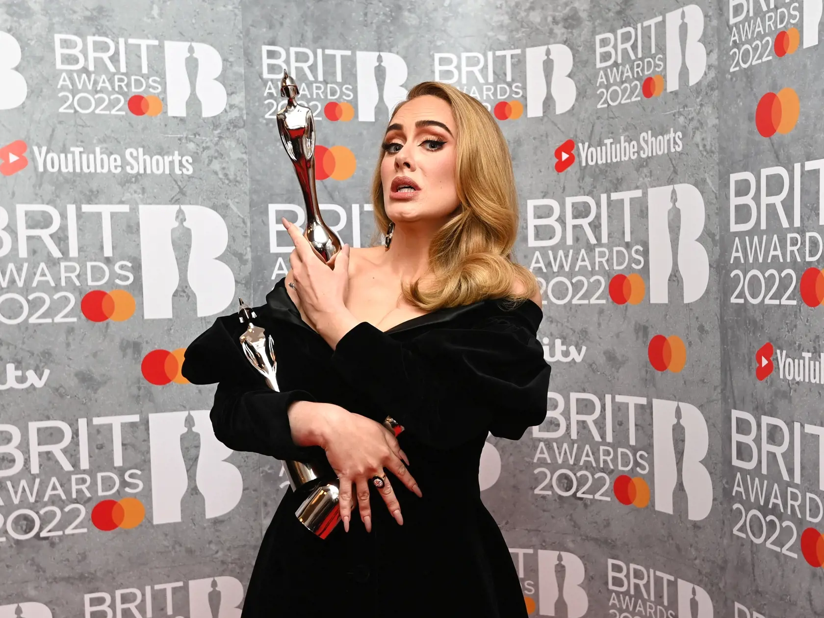 Speváčka Adele bola na odovzdávaní za najväčšiu hviezdu.