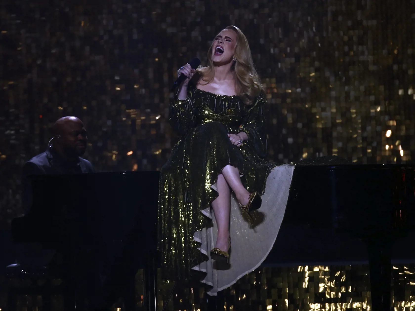 WA 11 Londýn - Britská speváčka a skladateľka Adele vystupuje počas odovzdávania hudobných cien Brit Awards 2022 v Londýne v utorok 8. februára 2022. FOTO TASR/AP


Adele performs on stage at the Brit Awards 2022 in London Tuesday, Feb. 8, 2022. (Photo by Joel C Ryan/Invision/AP)