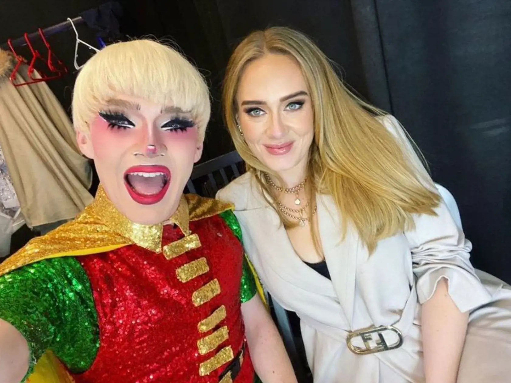 Adele sa so svojimi fanúšikmi poctivo odfotila.