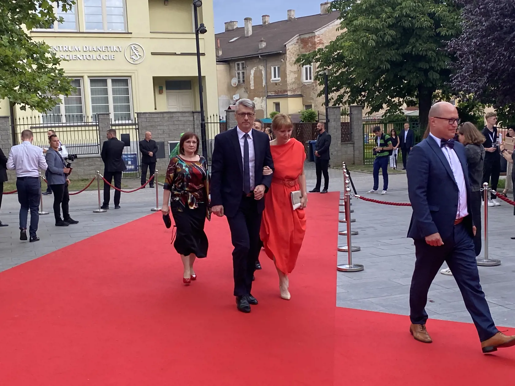 Príchod hostí na záverečný ceremoniál 30. ročníka medzinárodného festivalu Art Film Košice, na ktorom odovzdali ceny držiteľom honorárnych ocenení - Sergejovi Loznicovi, Antónii Liškovej a Marošovi Kramárovi a vyhlásili víťazov jednotlivých súťaží.
