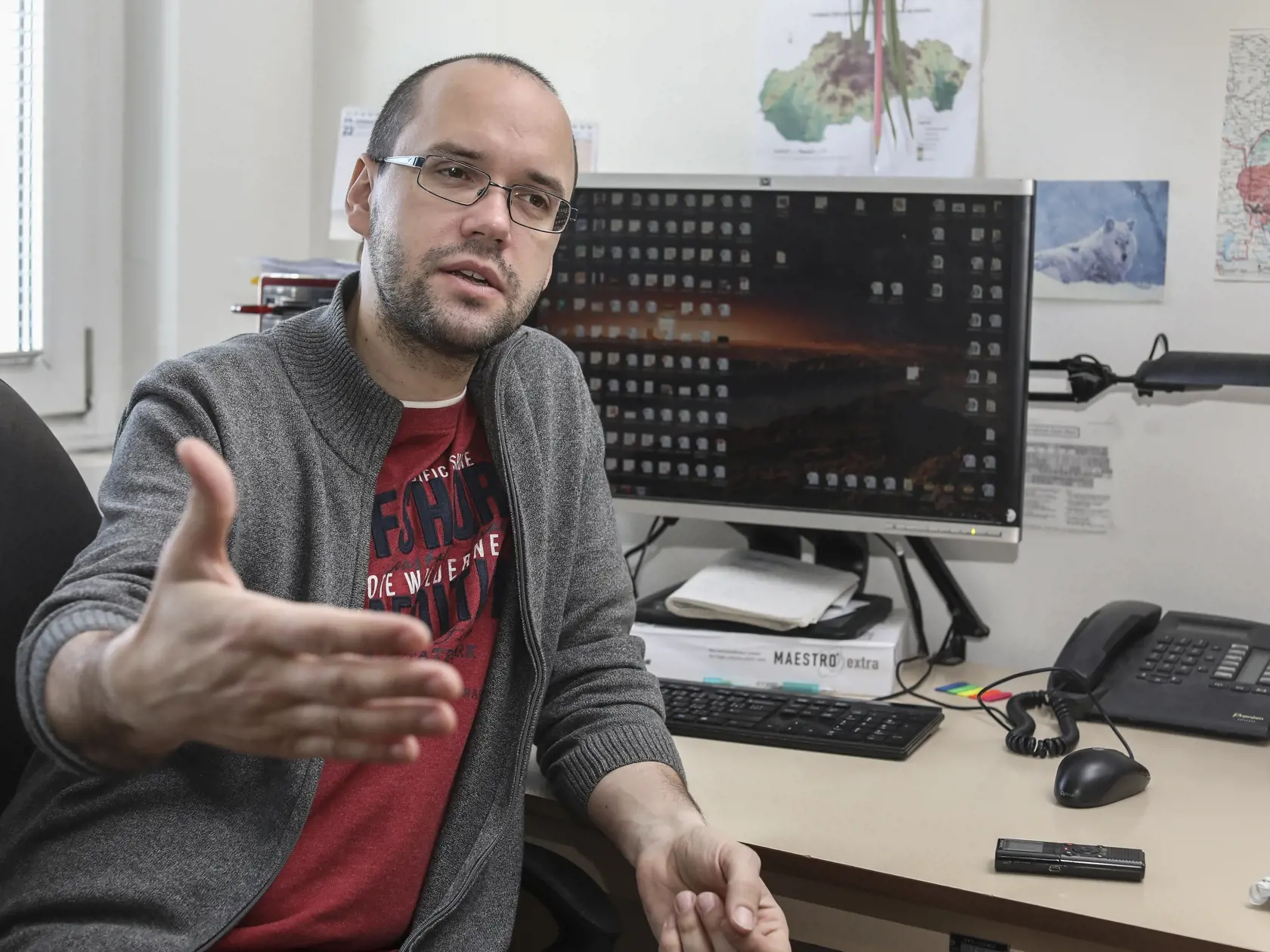 Jozef Pecho je uznávaný klimatológ, v súčasnosti pôsobí v SHMÚ. Pracoval v Českom hydrometeorologickom ústave aj v Českej akadémii vied v Ústave fyziky atmosféry.