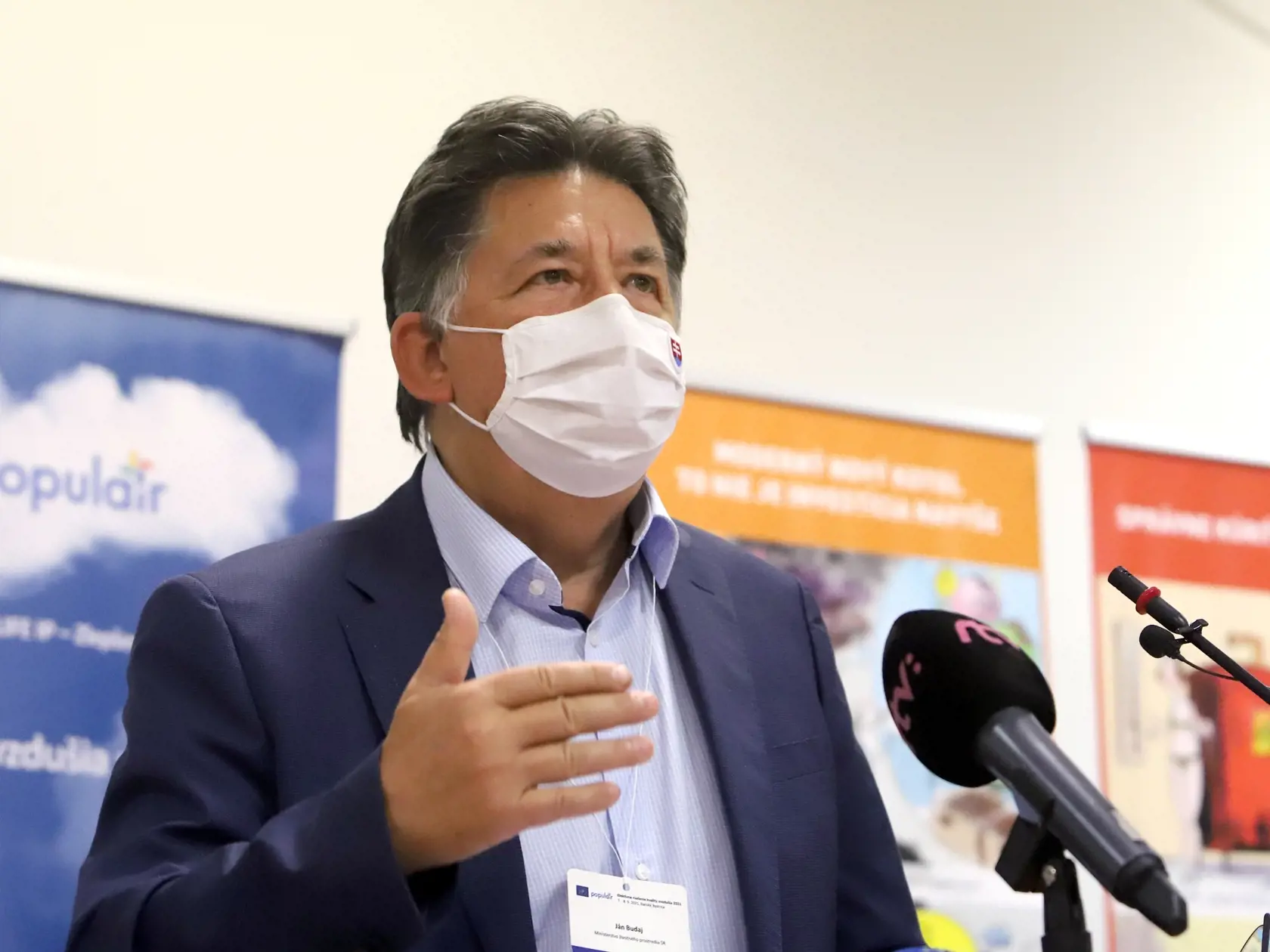 Minister životného prostredia SR Ján Budaj sa bráni, že žiadny výskum nestopol.