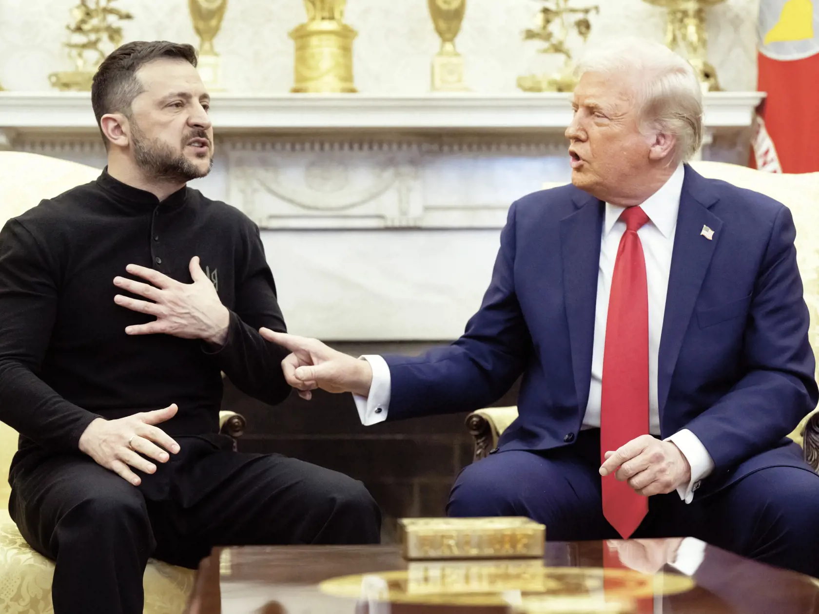 Prezidenti Donald Trump a Volodymyr Zelenskyj sa pred očami celého sveta škaredo pohádali.