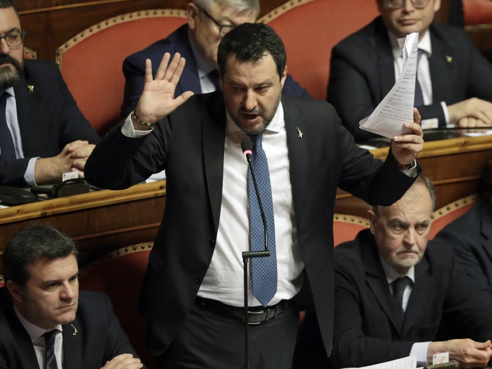 KK10 Rím - Matteo Salvini hovorí na konci debaty v talianskom Senáte 12. februára 2020 v Ríme. Talianski senátori hlasovali v stredu za odobratie imunity pravicovému opozičnému lídrovi a bývalému ministrovi vnútra Matteovi Salvinimu, ktorý je obvinený z únosu. Toho sa mal dopustiť, keď 116 migrantom nedovolil vlani v júli šesť dní vystúpiť z lode pobrežnej stráže Gregoretti. FOTO TASR/AP
Opposition populist leader Matteo Salvini speaks at the end of the debate at the Italian Senate on whether to