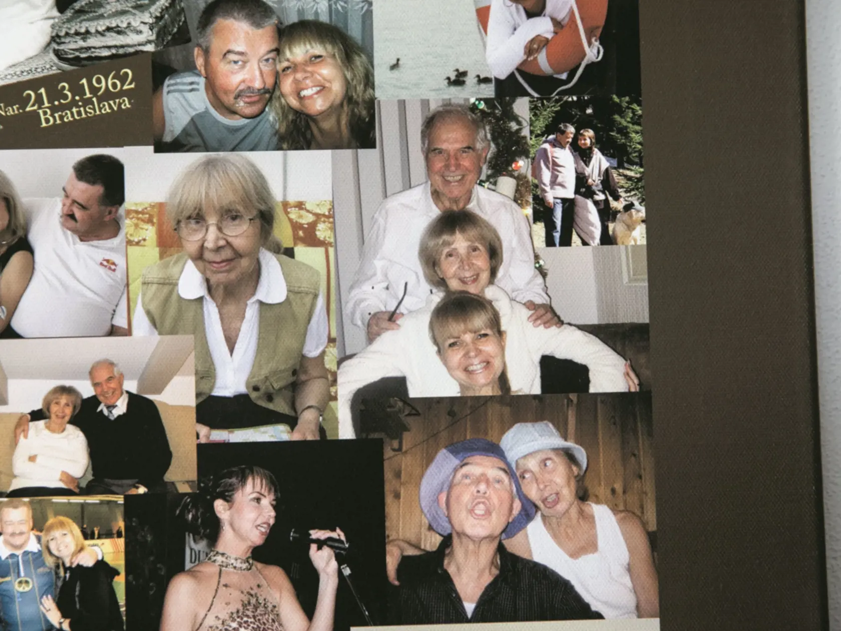 V pracovni: Obrovskú fotokoláž z najdôležitejších momentov hercovho života mu venovala dcéra Svetlana.