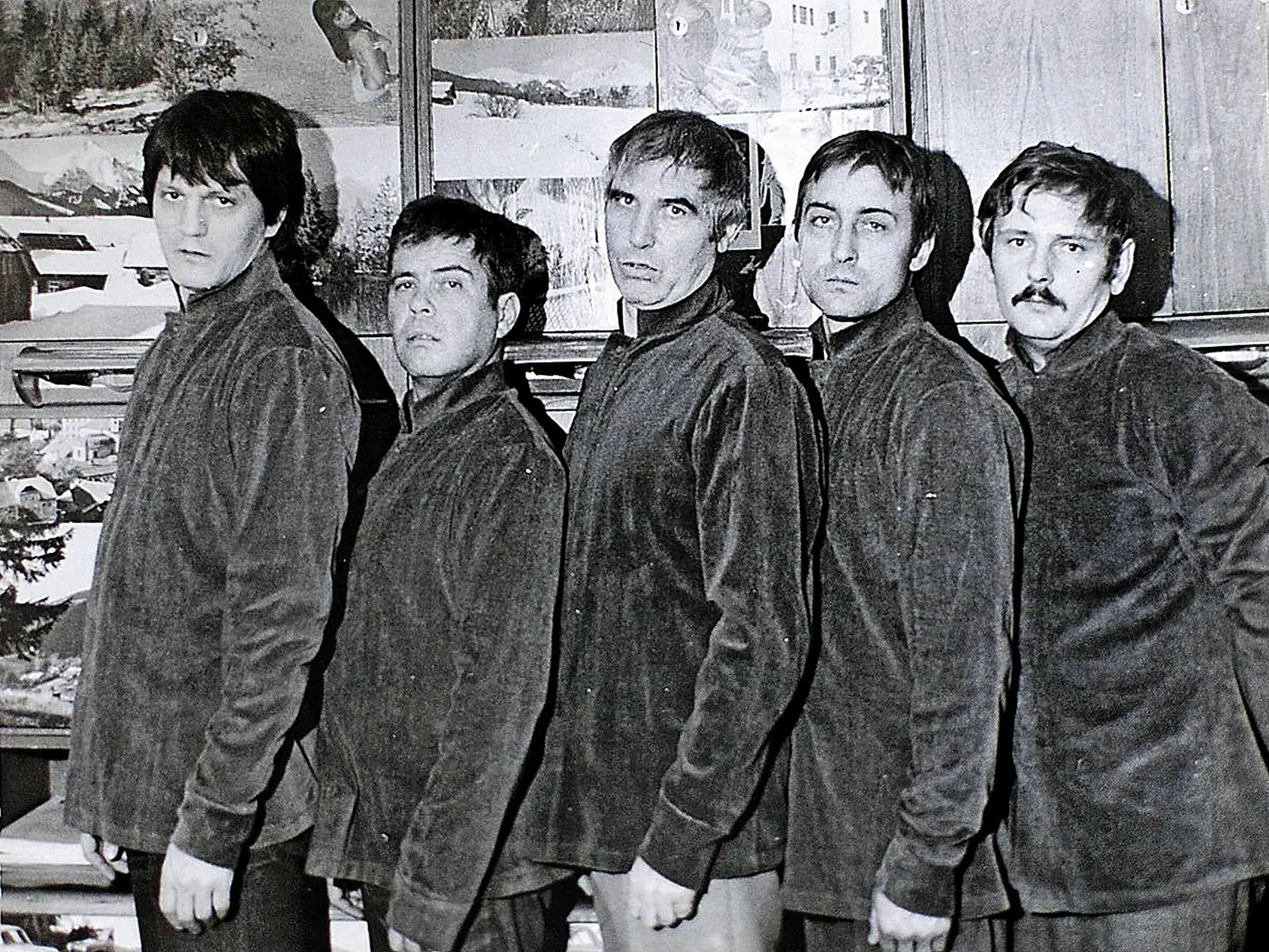 Legendárna šatňa 42: Zľava Jozef Adamovič, Oldo Hlaváček, Juraj Sarvaš, Michal Dočolomanský a Juraj Slezáček. Žijú už len Hlaváček a Sarvaš.