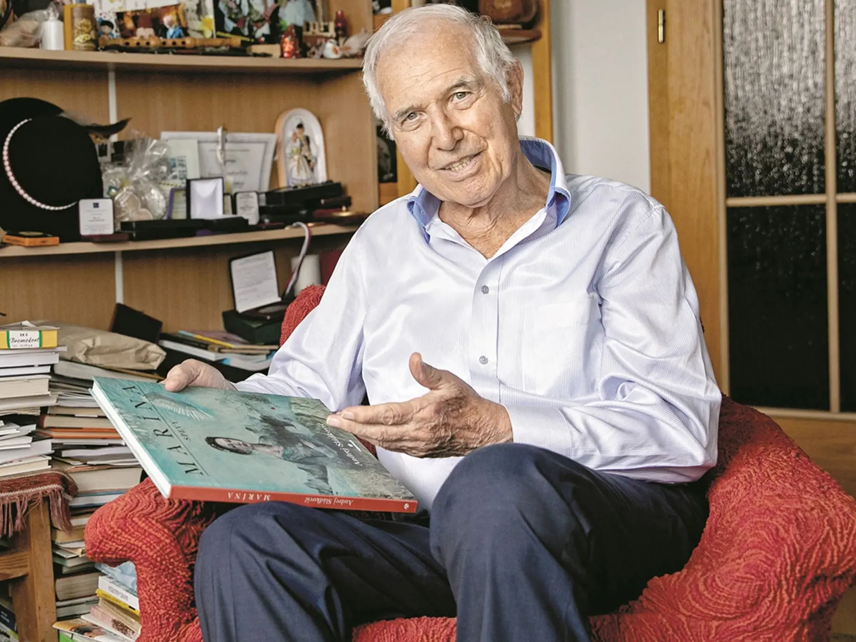 S knihou Maríny. Juraj Sarvaš bol najväčším odbor-níkom na dielo Andreja Sládkoviča.