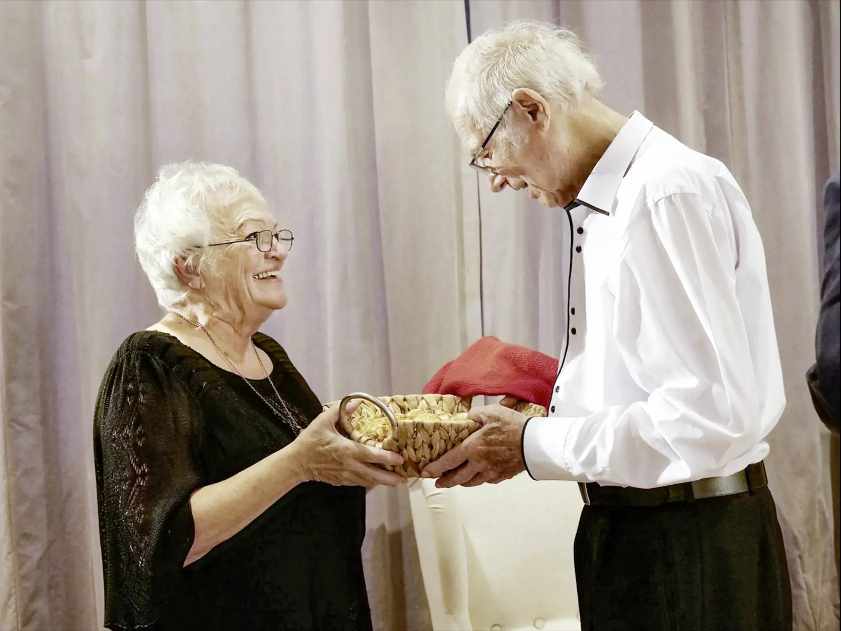Veľmi dobré vzťahy má stále s herečkou a recitátorkou IDOU RAPAIČOVOU.