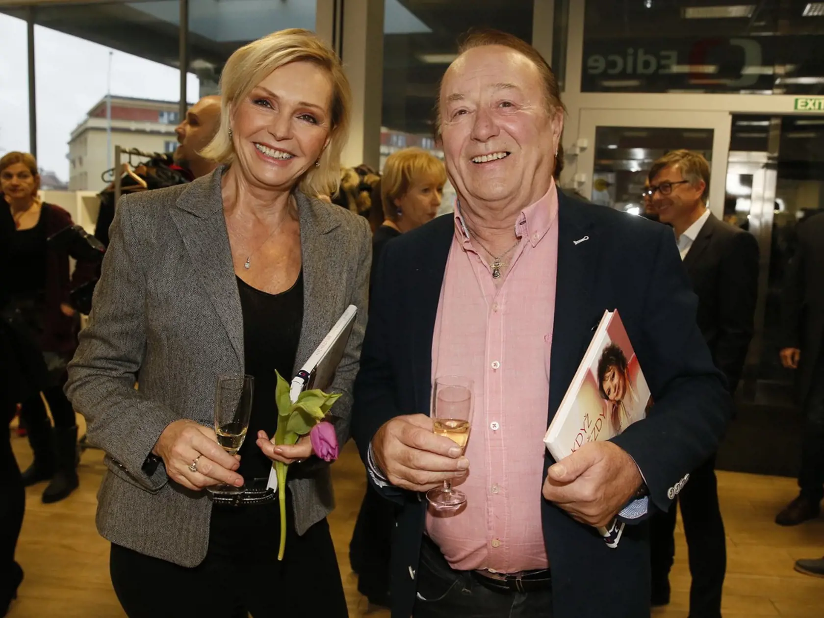 Helena Vondrackova a Petr Janda tu ešte netušili, čo ich na staré kolená čaká.