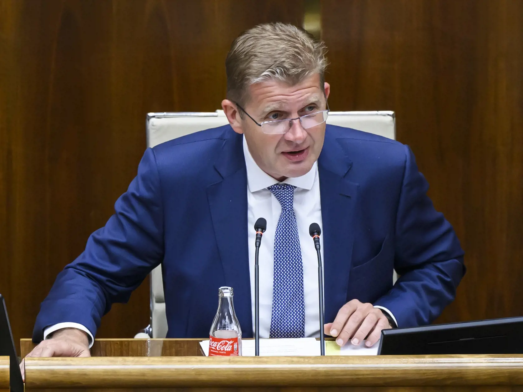 Na snímke podpredseda Národnej rady (NR) SR Peter Žiga (Hôas-SD) pred hlasovaním o zákone o STVR na 15. schôdzi parlamentu v Bratislave vo štvrtok 20. júna 2024. FOTO TASR - Jaroslav Novák   