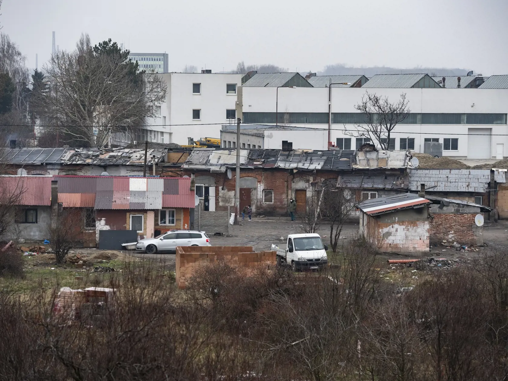Na snímke rómska osada Glejovka v Pezinku, ktorá je v karanténe od pondelka 8. februára na základe nariadenia regionálneho úradu verejného zdravotníctva. Dôvodom je zvýšený počet pozitívnych prípadov na ochorenie COVID-19. Pezinok, 9. februára 2021. FOTO TASR - Jaroslav Novák