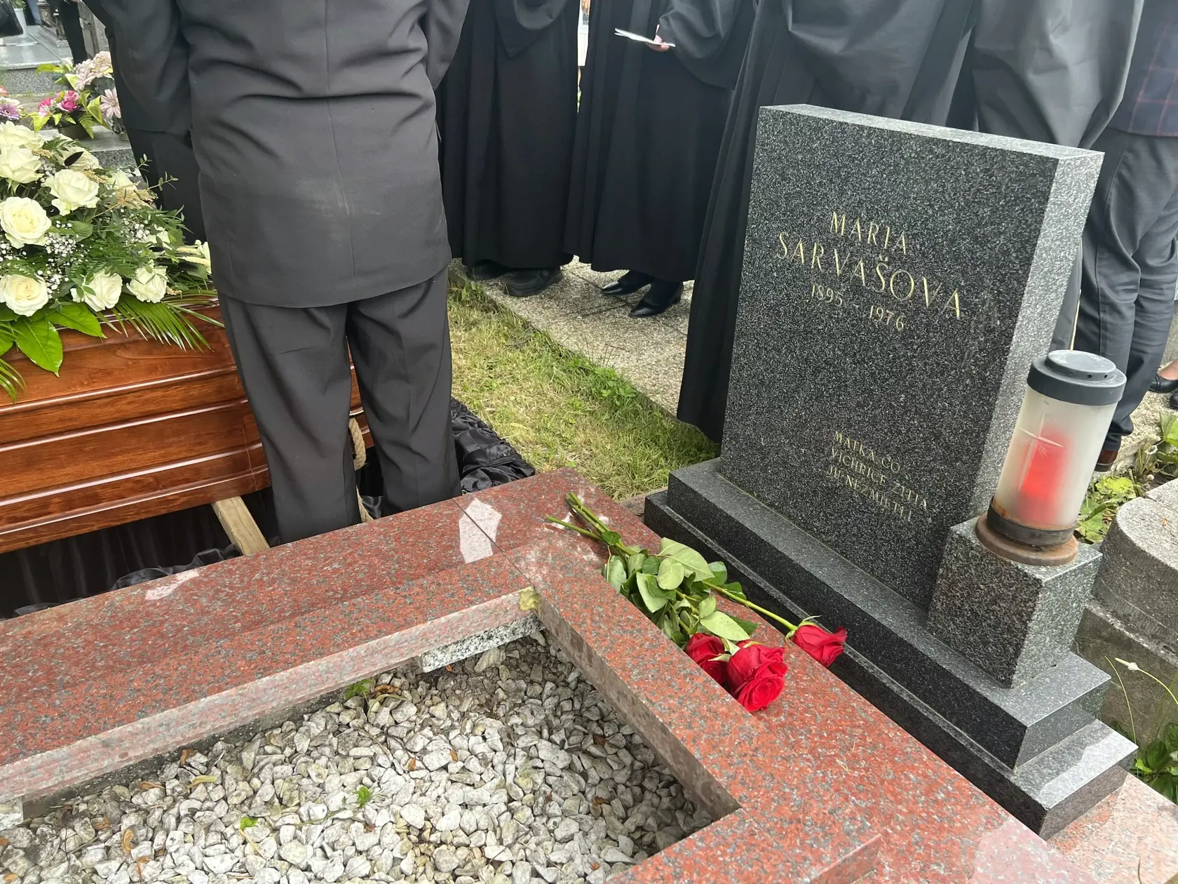 Svoj pokoj našiel vedľa Márie Sarvašovej.