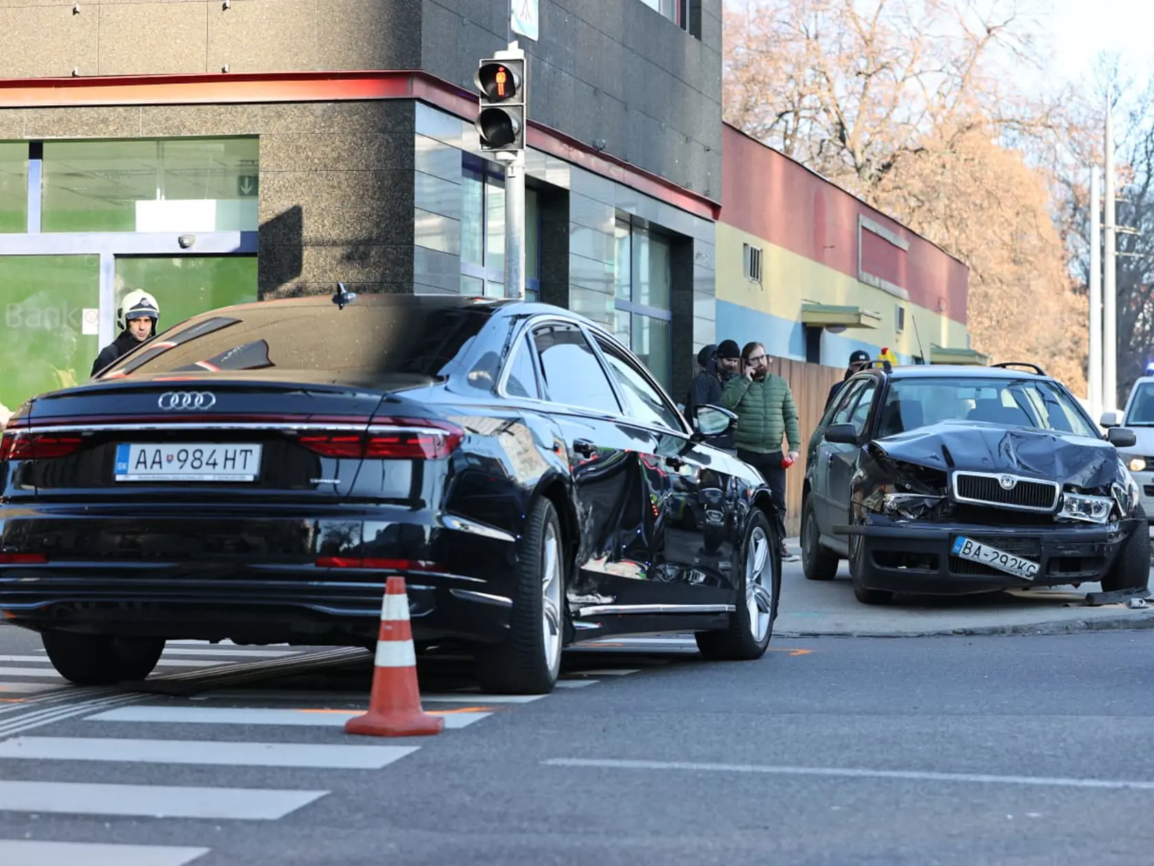 Minister financií Ladislav Kamenický mal v Bratislave autonehodu. Ku kolízii došlo 3. februára 2025 v ranných hodinách na križovatke pri Mlynských Nivách.