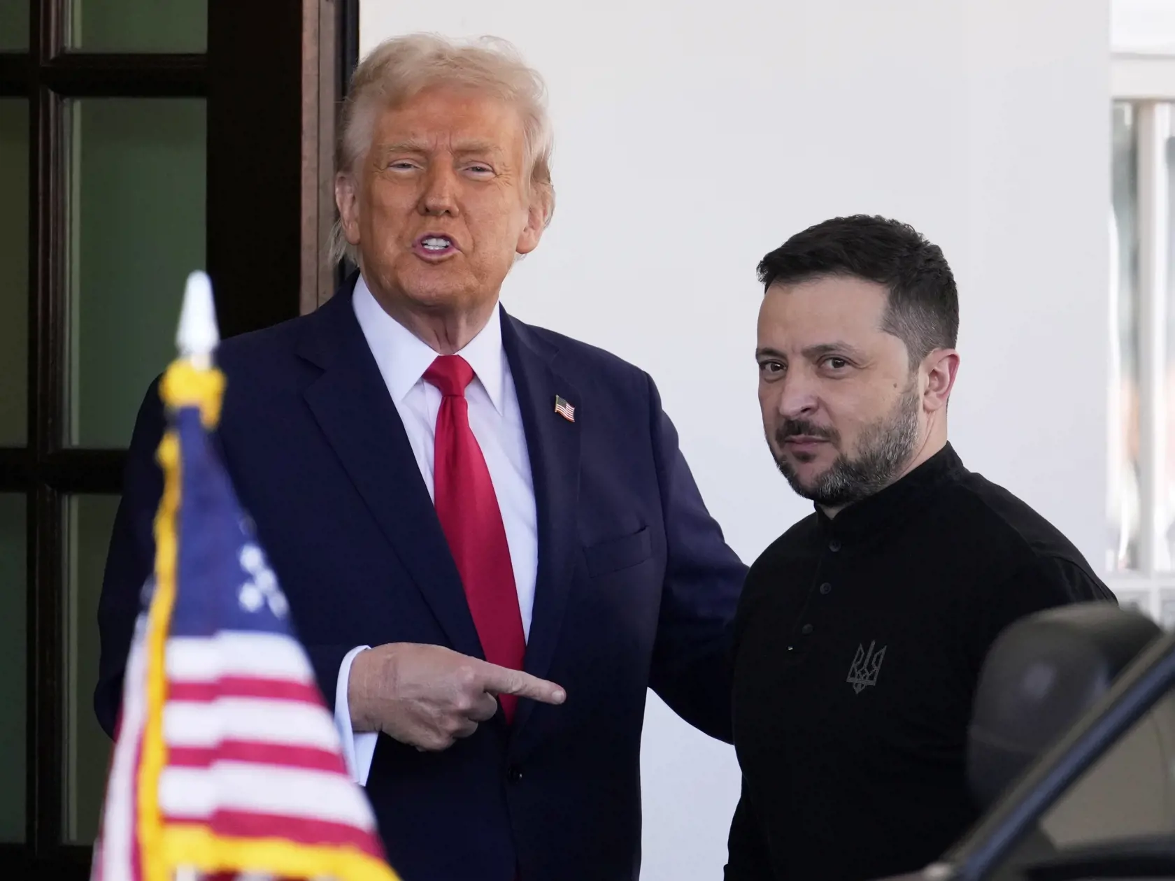 KK33 Washington - Americký prezident Donald Trump (vľavo) víta ukrajinského prezidenta Volodymyra Zelenského v Bielom dome vo Washingtone v piatok 28. februára 2025. FOTO TASR/AP
President Donald Trump welcomes Ukraine President Volodymyr Zelenskyy at the White House in Washington, Friday, Feb. 28, 2025. (AP Photo/Ben Curtis)