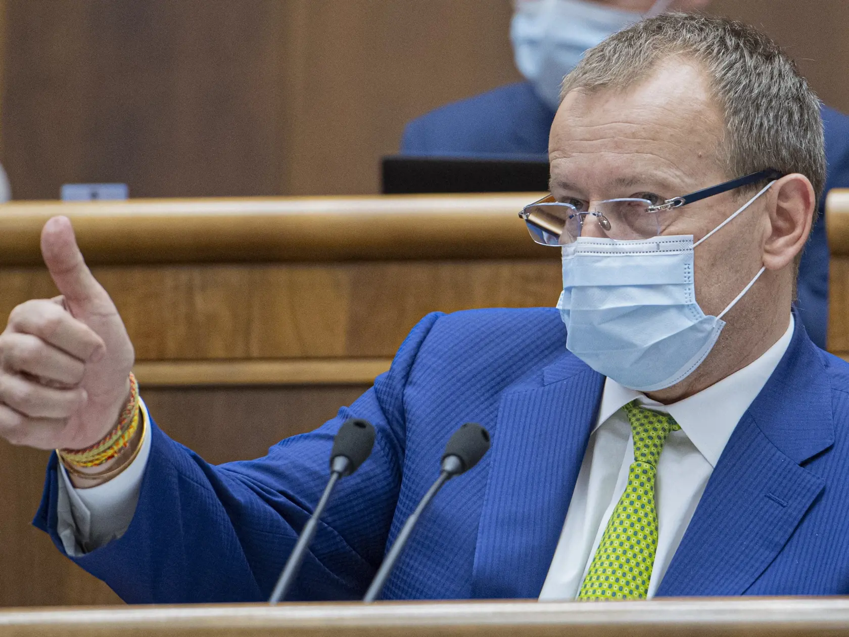 Predseda parlamentu Boris Kollár (Sme rodina) s rúškom na tvári počas druhej schôdze Národnej rady Slovenskej republiky. Bratislava, 24. marca 2020.  FOTO TASR - Michal Svítok