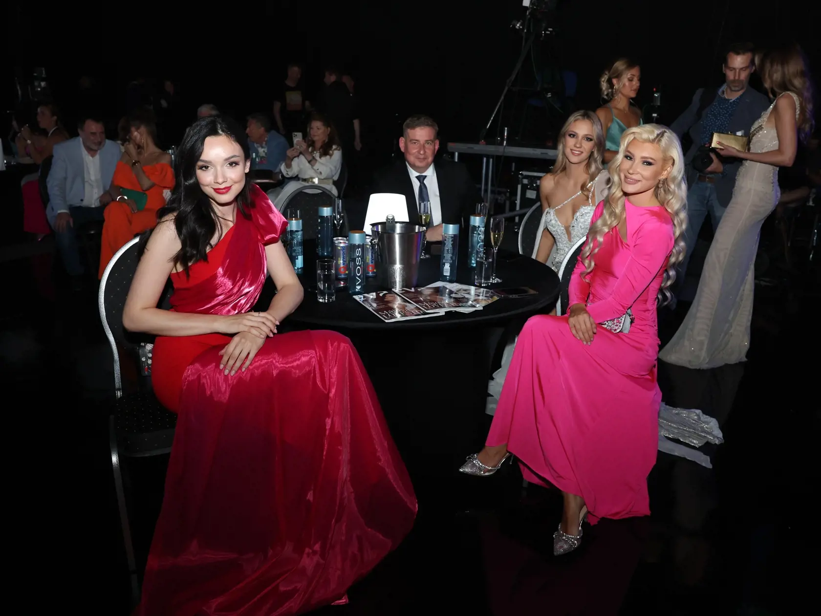 Galavečer Miss Slovensko 2023. Na snímke druhá vicemiss Jana Vozárová, novinár Patrik Herman, vicemiss Sylvia Šulíková a miss Sophia Hrivňáková za rok 2021.