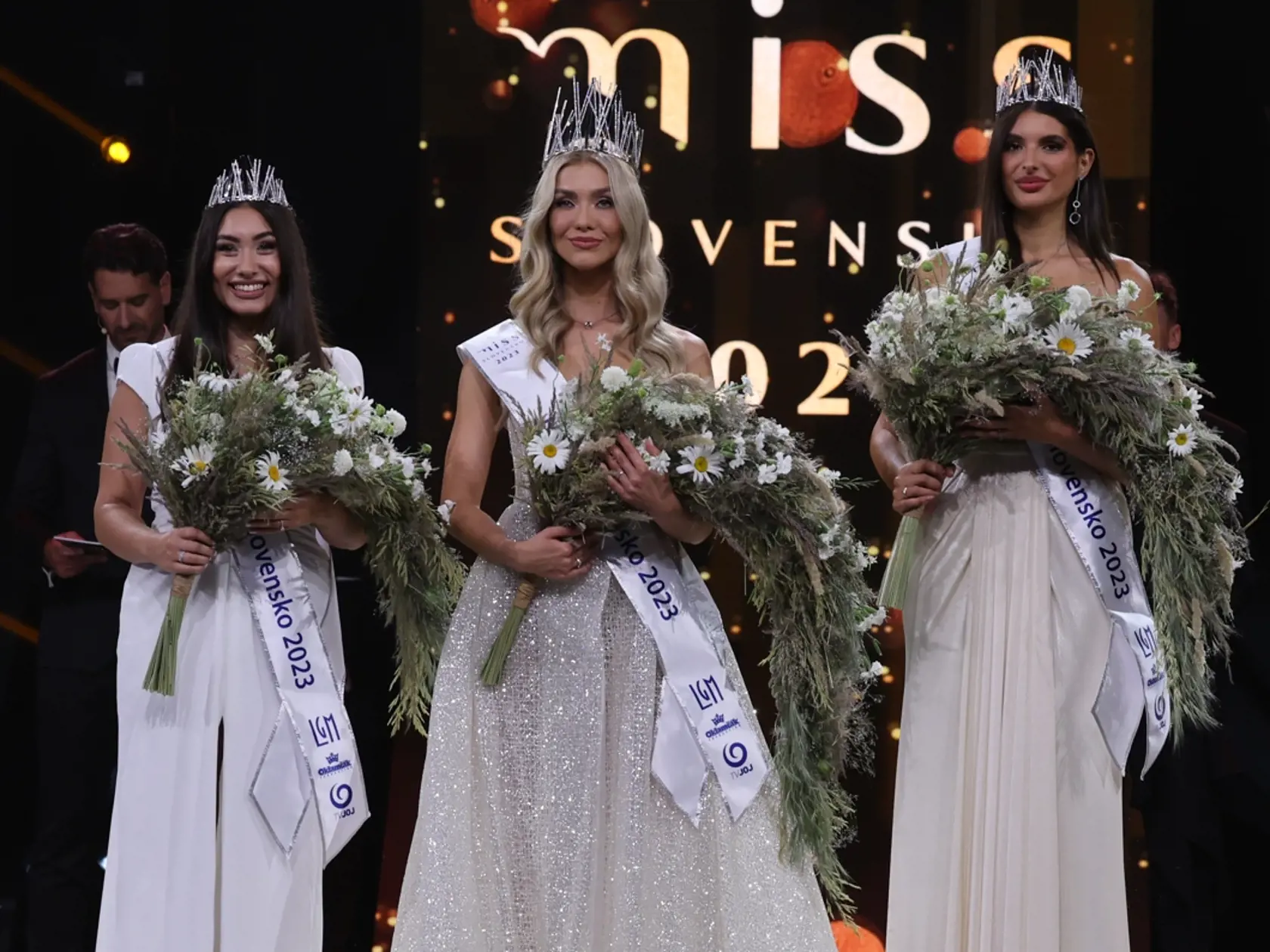 Na snímke druhá vicemiss Sonja Kopčanová, Miss Slovensko Daniela Vojtasová a vicemiss Petra Siváková.