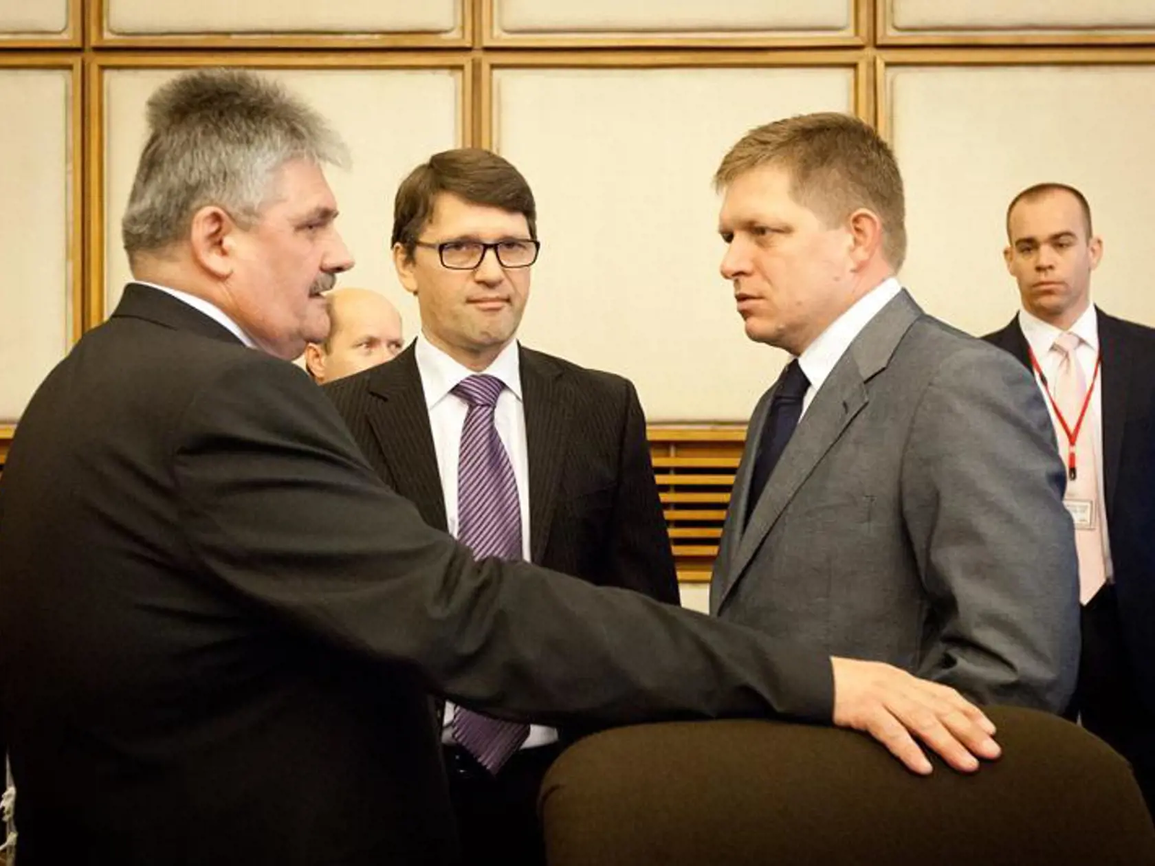 Zľava: Minister práce, sociálnych vecí a rodiny Ján Richter, minister kultúry SR Marek Maďarič a predseda vlády SR Robert Fico.