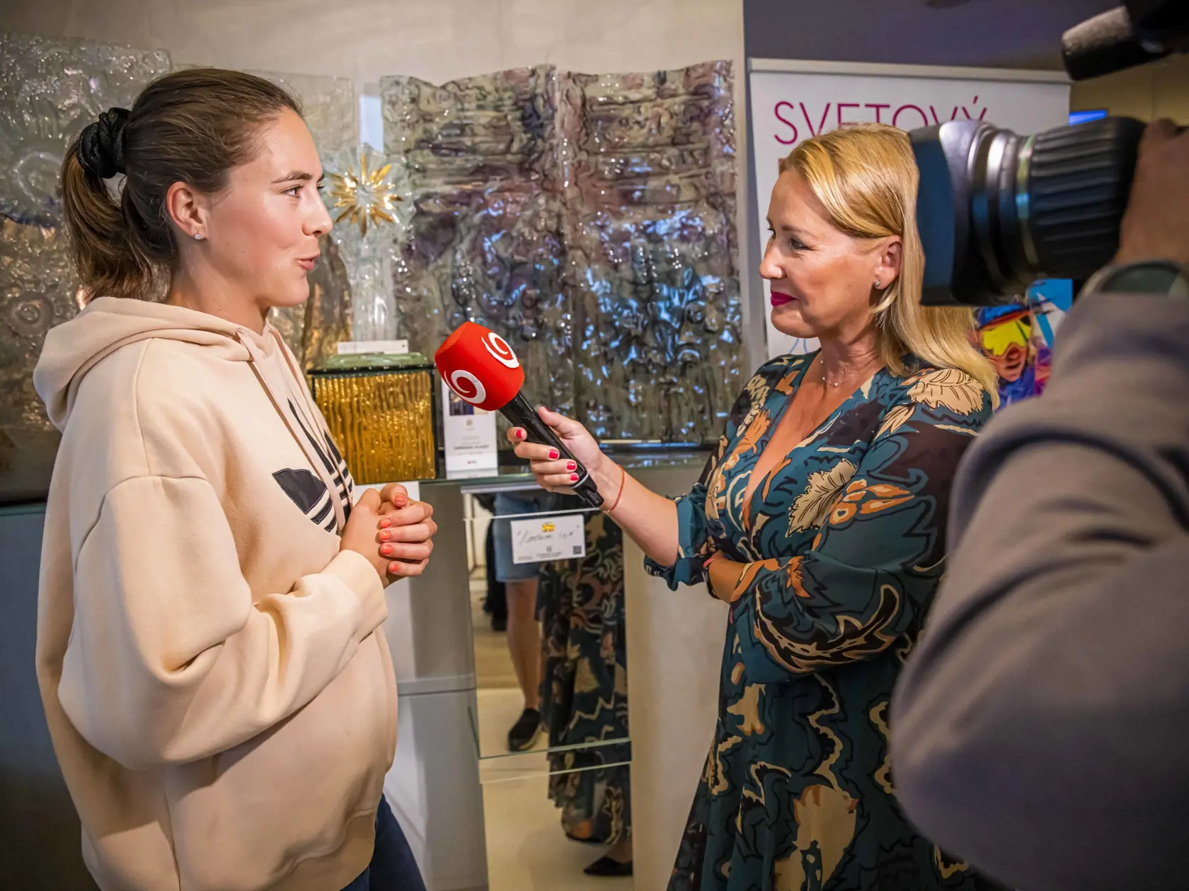 Petra Vlhová pri poskytovaní rozhovoru.