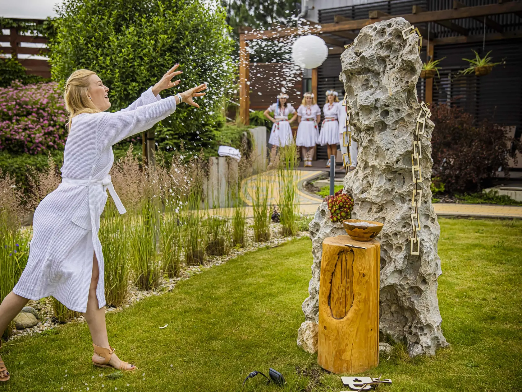 Jana Majeská hádže ľadovú trešť a otvára sezónu wellness a saunovania.