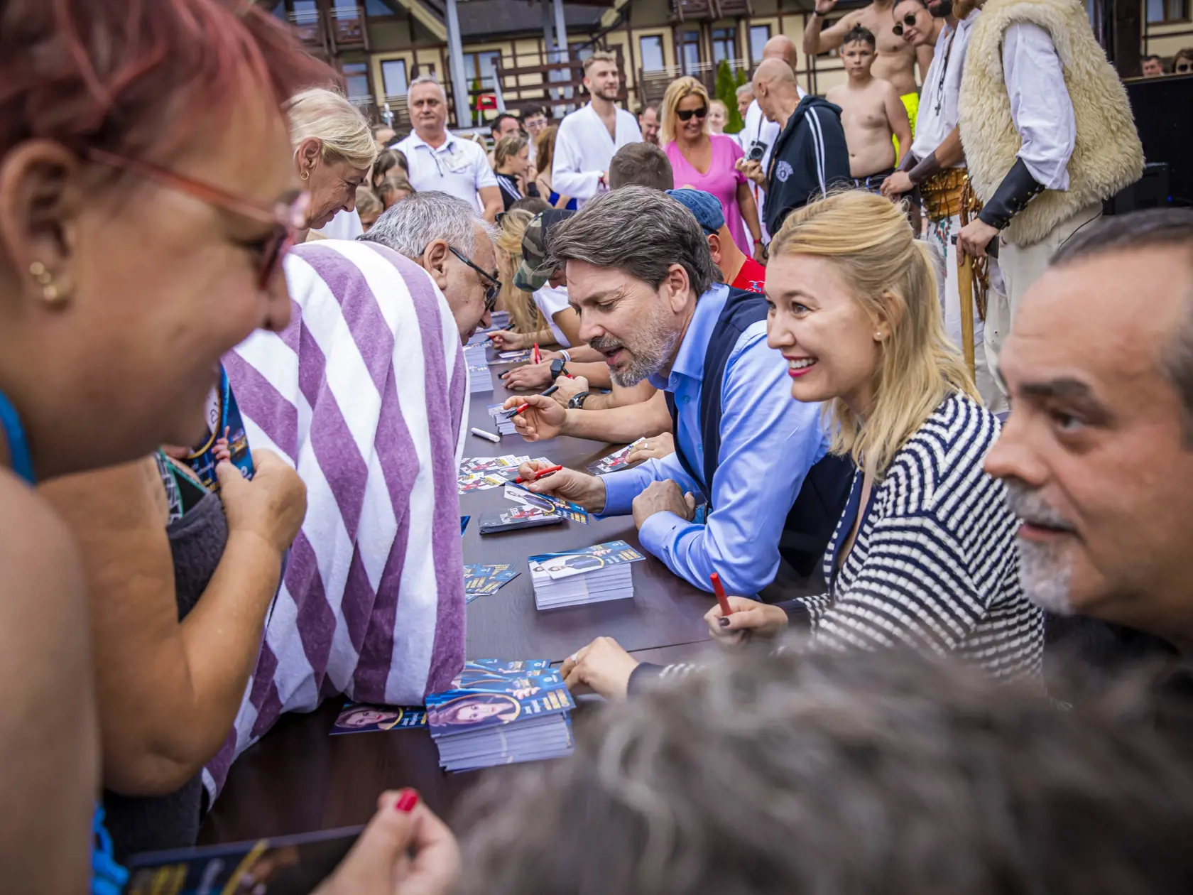 Autogramiáda zaujala návštevníkov vodného parku: Sveťo Malachovský, Jana a Marek Majeskí.