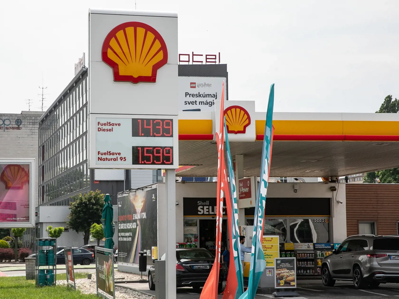 Na snímke je čerpacia stanica shell na Bajkalskej ul.