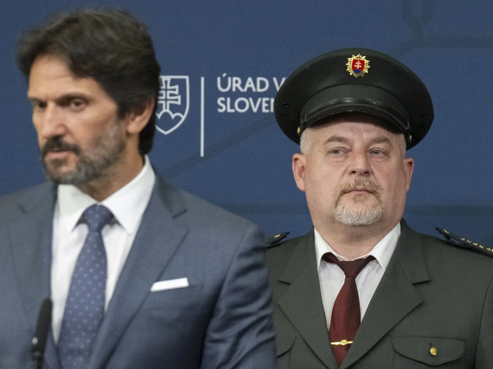 Na snímke zľava podpredseda vlády a minister obrany SR Robert Kaliňák (Smer-SD) a prezident Policajného zboru SR Ľubomír Solák počas tlačovej konferencie na tému "Bezpečnostná situácia na Slovensku" 19. mája 2024 v Bratislave. FOTO TASR - Martin Baumann