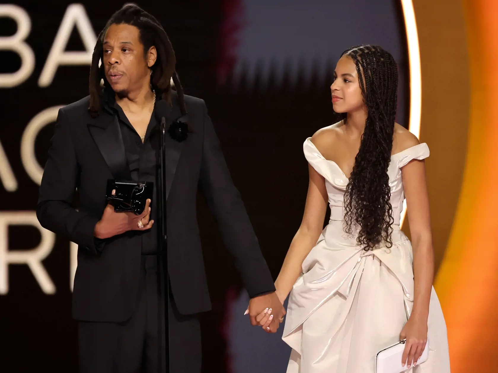 Najstaršia dcéra speváčky Beyoncé a rapera Jay-Z, Blue Ivy, má len 12 rokov a je zvyknutá na všetko, čo obnáša sláva. Keď sa na pódiu objavila po boku slávneho otca  mnohí diváci nemohli uveriť vlastným očiam. Blue Ivy už nie je tým malým dievčatkom, ktoré sme všetci poznali, ale vyrástla z nej krásna mladá dáma.