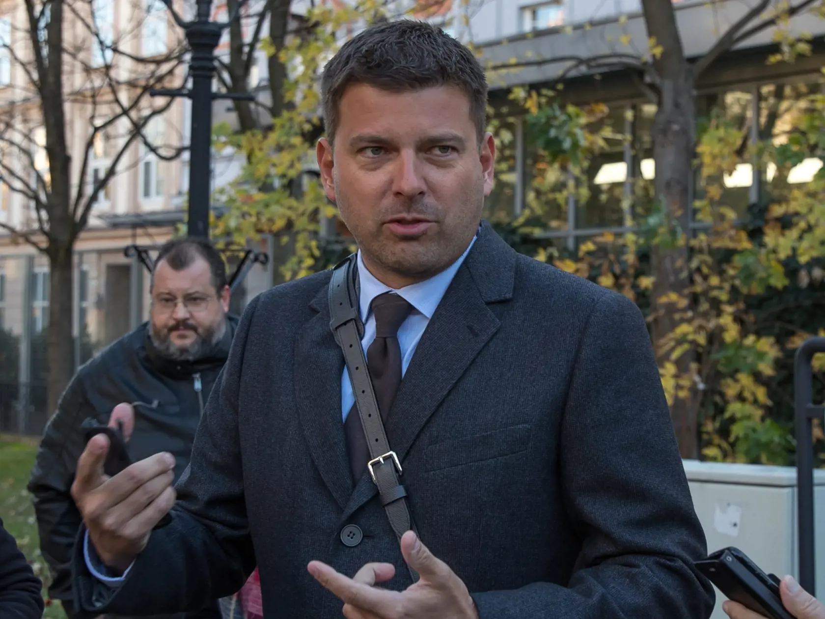 Patrick Linhart sa postavil proti predĺženiu núdzového stavu. Podporí ho aj ďalší poslanec Sme rodina Martin Borguľa?
