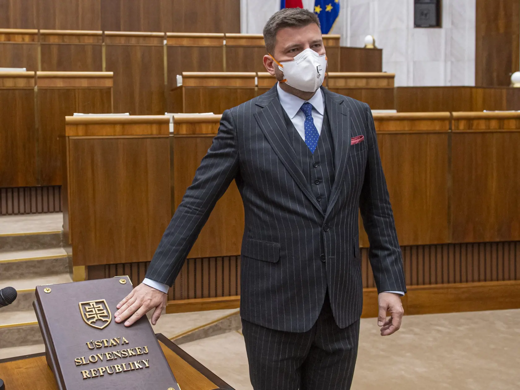 Patrick Linhart sa postavil proti predĺženiu núdzového stavu. Podporí ho aj ďalší poslanec Sme rodina Martin Borguľa?