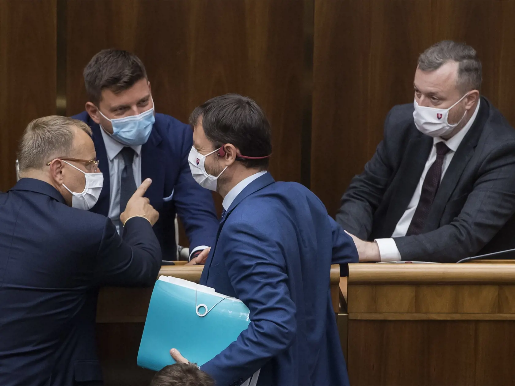 Patrick Linhart sa postavil proti predĺženiu núdzového stavu. Podporí ho aj ďalší poslanec Sme rodina Martin Borguľa?
