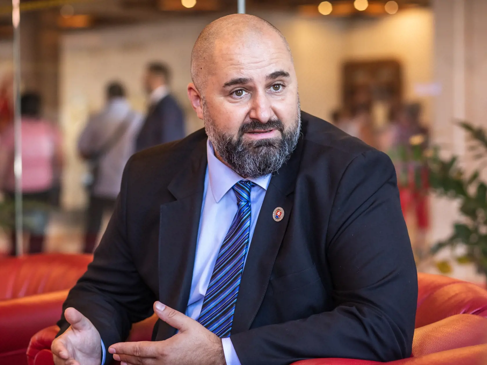 Patrick Linhart sa postavil proti predĺženiu núdzového stavu. Podporí ho aj ďalší poslanec Sme rodina Martin Borguľa?