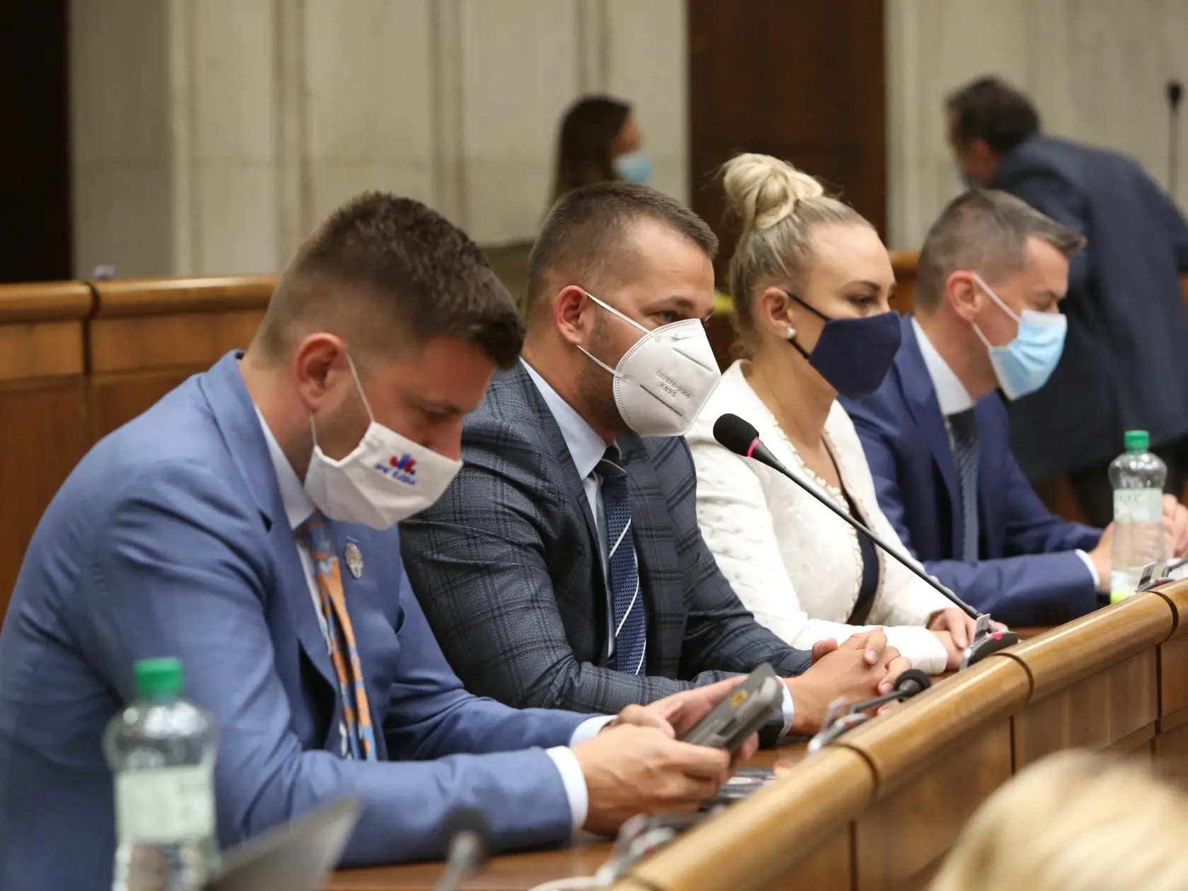 Patrick Linhart sa postavil proti predĺženiu núdzového stavu. Podporí ho aj ďalší poslanec Sme rodina Martin Borguľa?