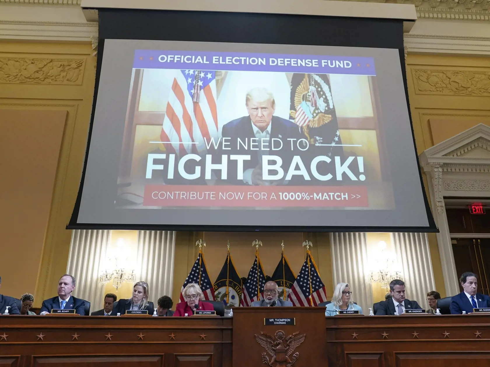 EBE 43 Washington - Na veľkoplošnej obrazovke je videozáznam z prejavu bývalého prezidenta Donalda Trumpa počas druhého verejného zasadnutia výboru Snemovne reprezentantov Kongresu USA v kauze útoku prívržencov amerického exprezidenta Donalda Trumpa na Kapitol zo 6. januára 2021 vo Washingtone v pondelok 13. júna 2022. FOTO TASR/AP
A video exhibit showing former President Donald Trump plays as the House select committee investigating the Jan. 6 attack on the U.S. Capitol continues to reveal it