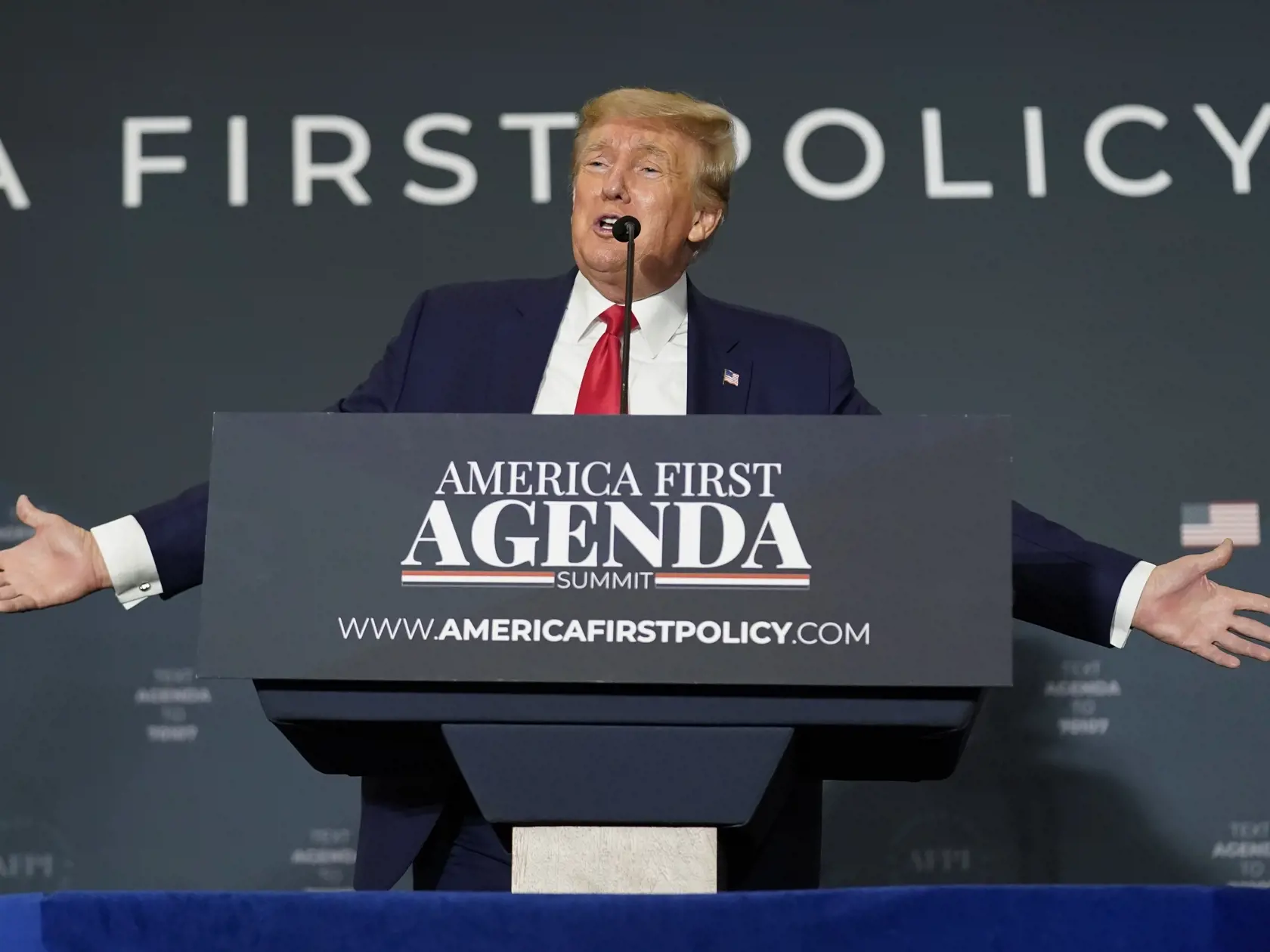 KK3 Washington - Bývalý americký prezident Donald Trump hovorí na podujatí America First Agenda Summit, ktoré organizuje neziskový America First Policy Institute, 26. júla 2022 vo Washingtone. FOTO TASR/AP
Former President Donald Trump speaks at an America First Policy Institute agenda summit at the Marriott Marquis in Washington, Tuesday, July 26, 2022. (AP Photo/Andrew Harnik)