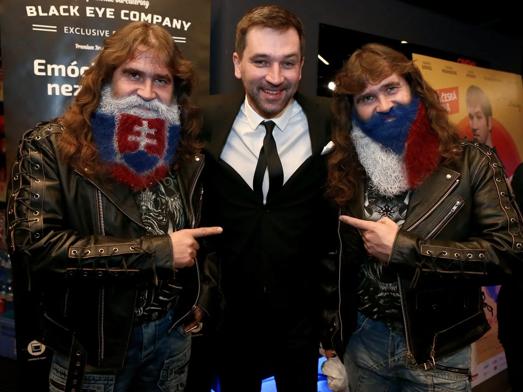 Premiera ceskeho filmu Dvojnici v bratislavskom Auparku. Na snimke v strede je cesky herec Ondrej Sokol