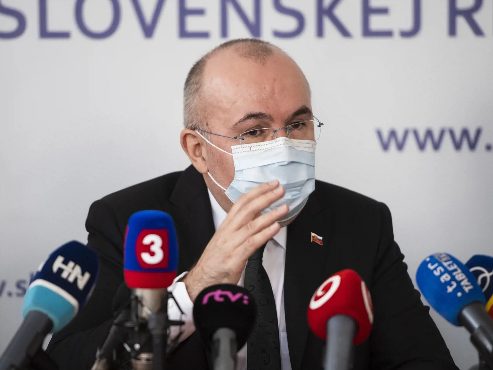 Na snímke predseda Správy štátnych hmotných rezerv (SŠHR) SR Kajetán Kičura počas tlačového brífingu po stretnutí s predsedom vlády SR Igorom Matovičom v Bratislave 22. marca 2020.