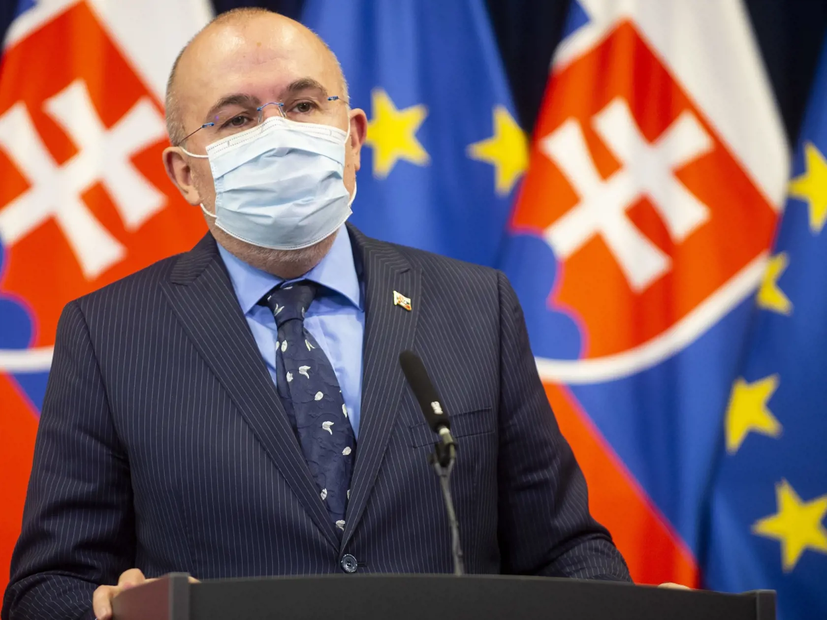 Na snímke šéf štátnych hmotných rezerv SR Kajetán Kičura počas tlačovej konferencie po zasadnutí krízového štábu SR 16. marca 2020 v Bratislave.
