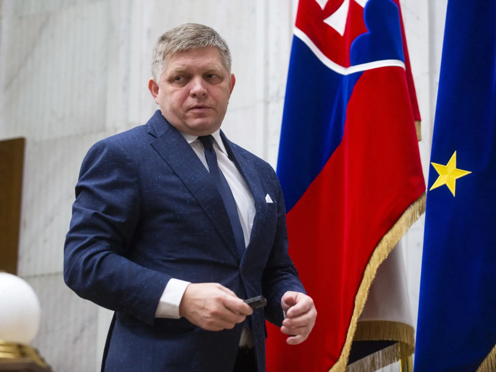 Na snímke poslanec NR SR Robert Fico (Smer-SD) počas zasadnutia mimoriadnej schôdze parlamentu v Bratislave 18. februára 2020.