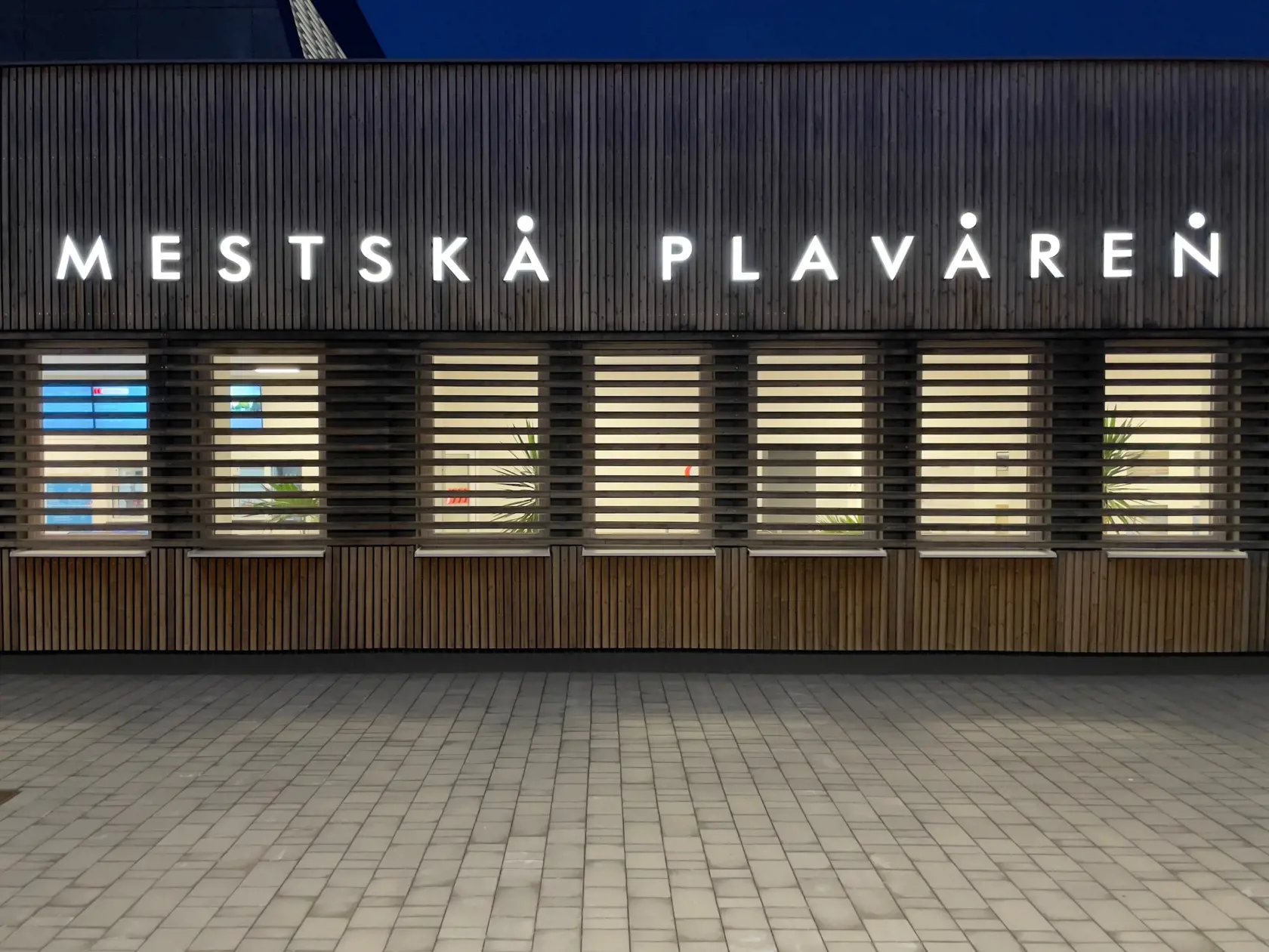 Budova zrekonštruovanej mestskej plavárne v Trebišove.