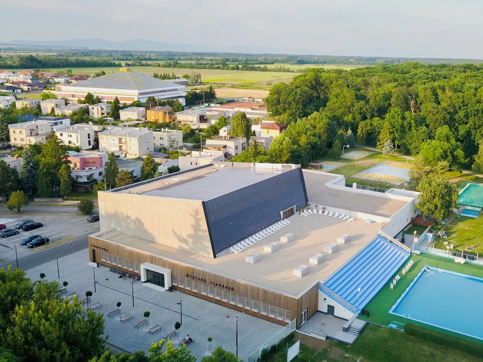 Budova zrekonštruovanej mestskej plavárne v Trebišove.