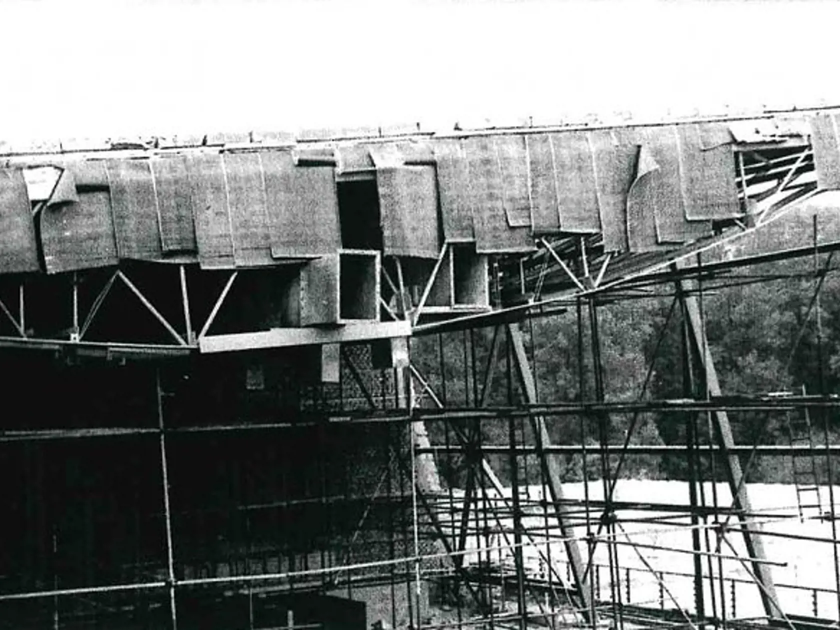 Fotografia mestskej plavárne v Trebišove počas výstavby v 70. rokoch.
