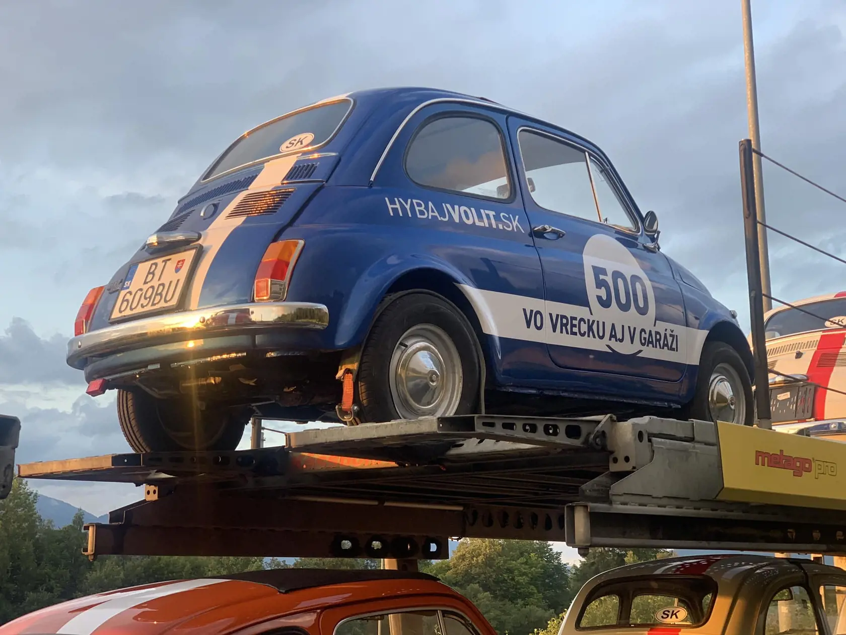 Podľa Televíznych novín strana Igora Matoviča nakúpila pred parlamentnými voľbami viac ako 80 fiatiek so symbolickou 500. Po voľbách mali byť vyžrebovaní výhercovia, ktorí mali tieto kultové autá šoférovať štyri roky.