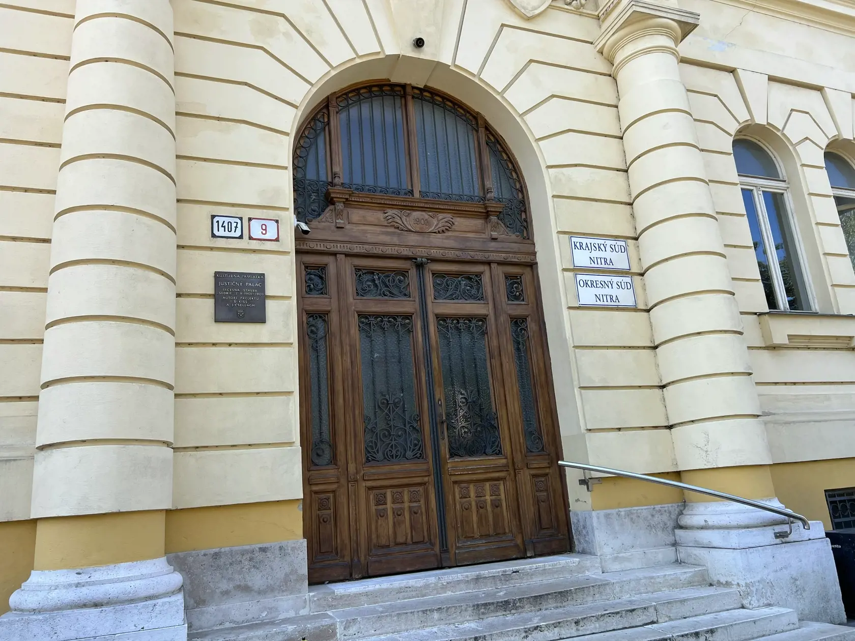 Nitriansky okresný súd dnes rozhodol o osude vodiča nákladného auta Júliusa F. (63), ktorý v roku 2019 neúmyselne spôsobil tragickú dopravnú nehodu pri obci Malanta.