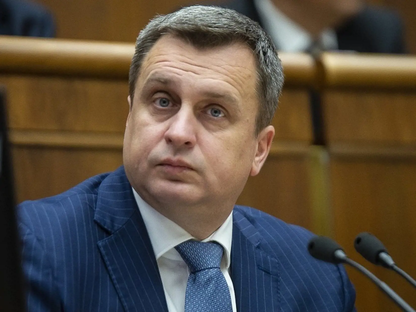 „Čo dodať, géniovia prišli do parlamentu. Boh nás varuj, ak títo ešte dva roky budú ovládať Slovensko,“ myslí si predseda SNS Andrej Danko o nápade Šudíka legalizovať prostitúciu.