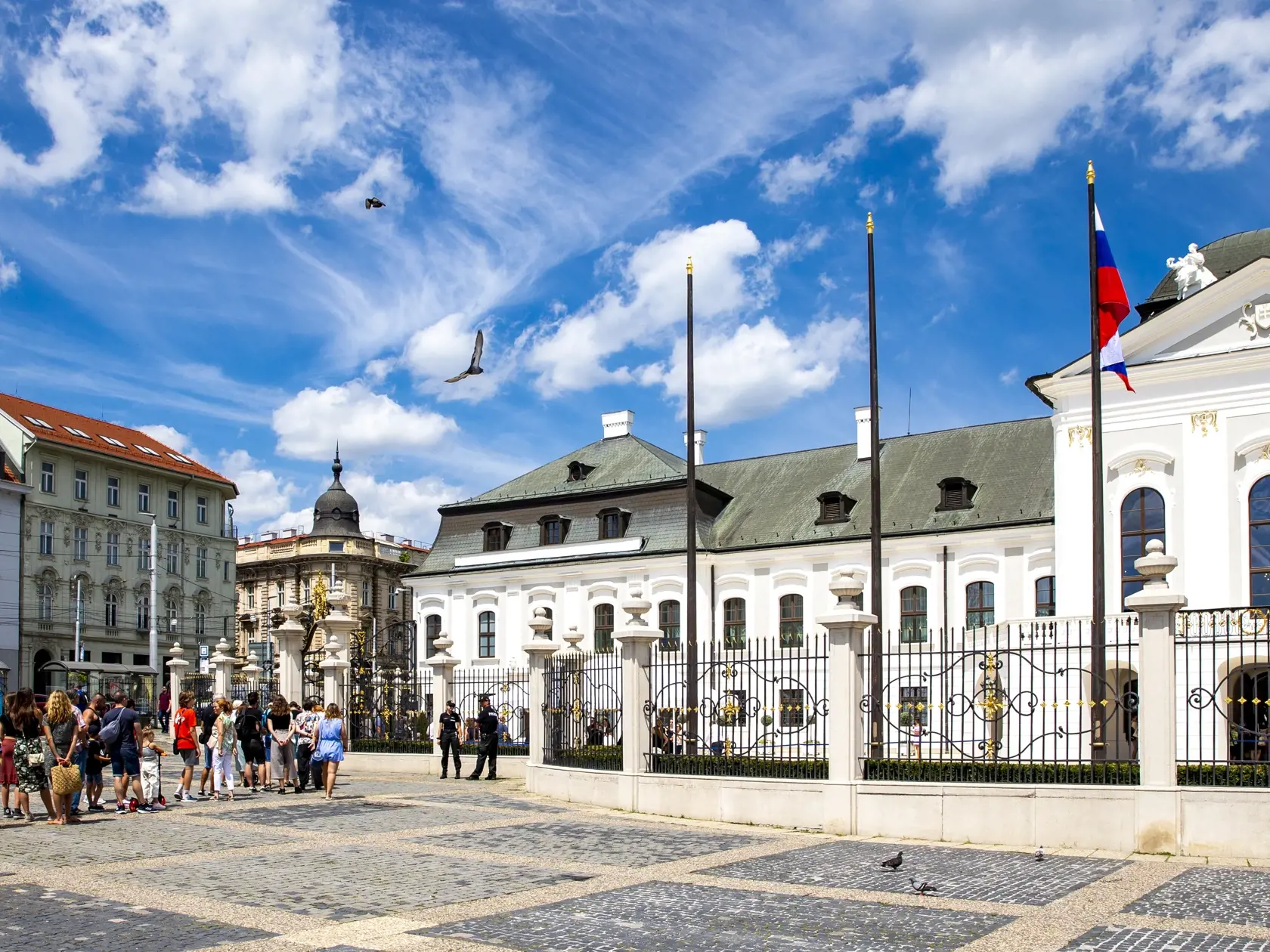 V Prezidentskom paláci sa konal “Deň otvorených dverí” kde sa verejnosť mohla stretnúť aj s prezidentkou Zuzanou Čaputovou. 
