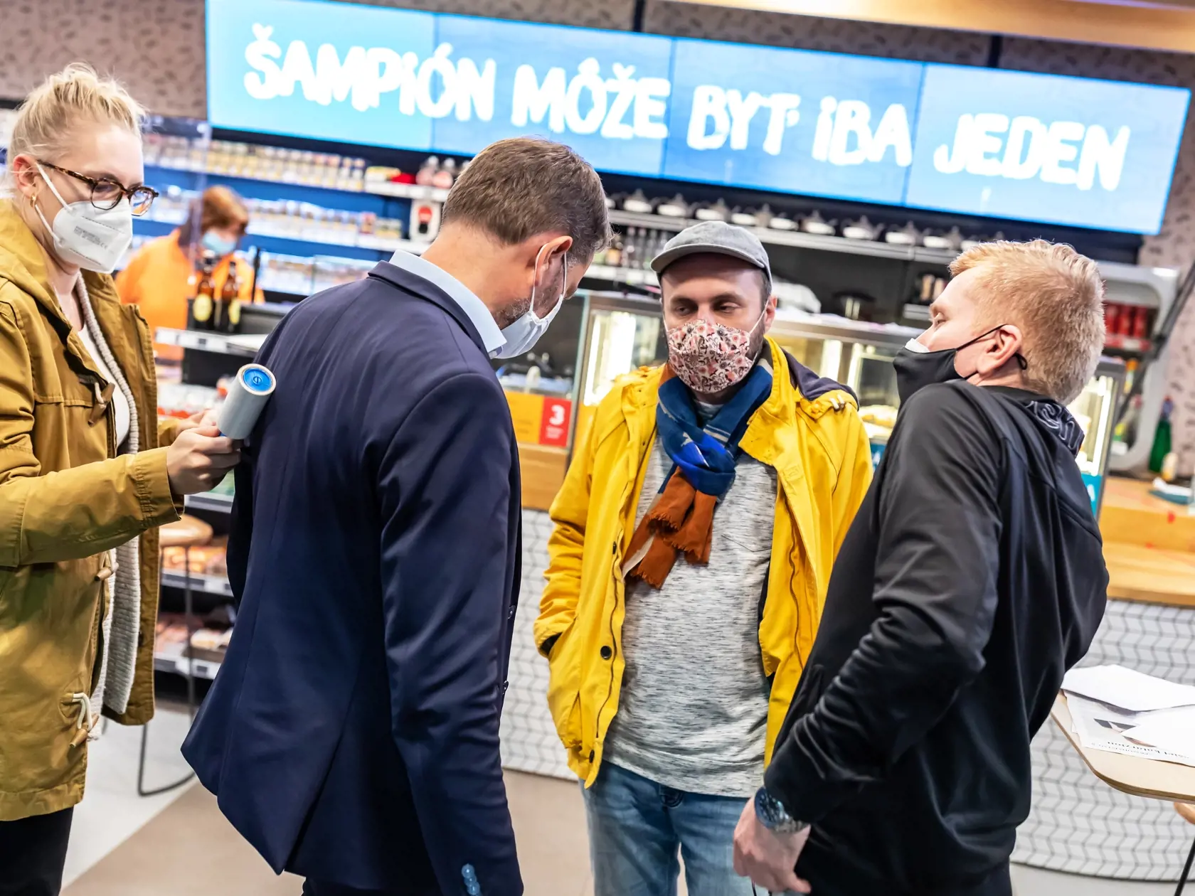 Na snímke je minister financií Igor Matovič počas natáčania slovenského seriálu Pumpa.