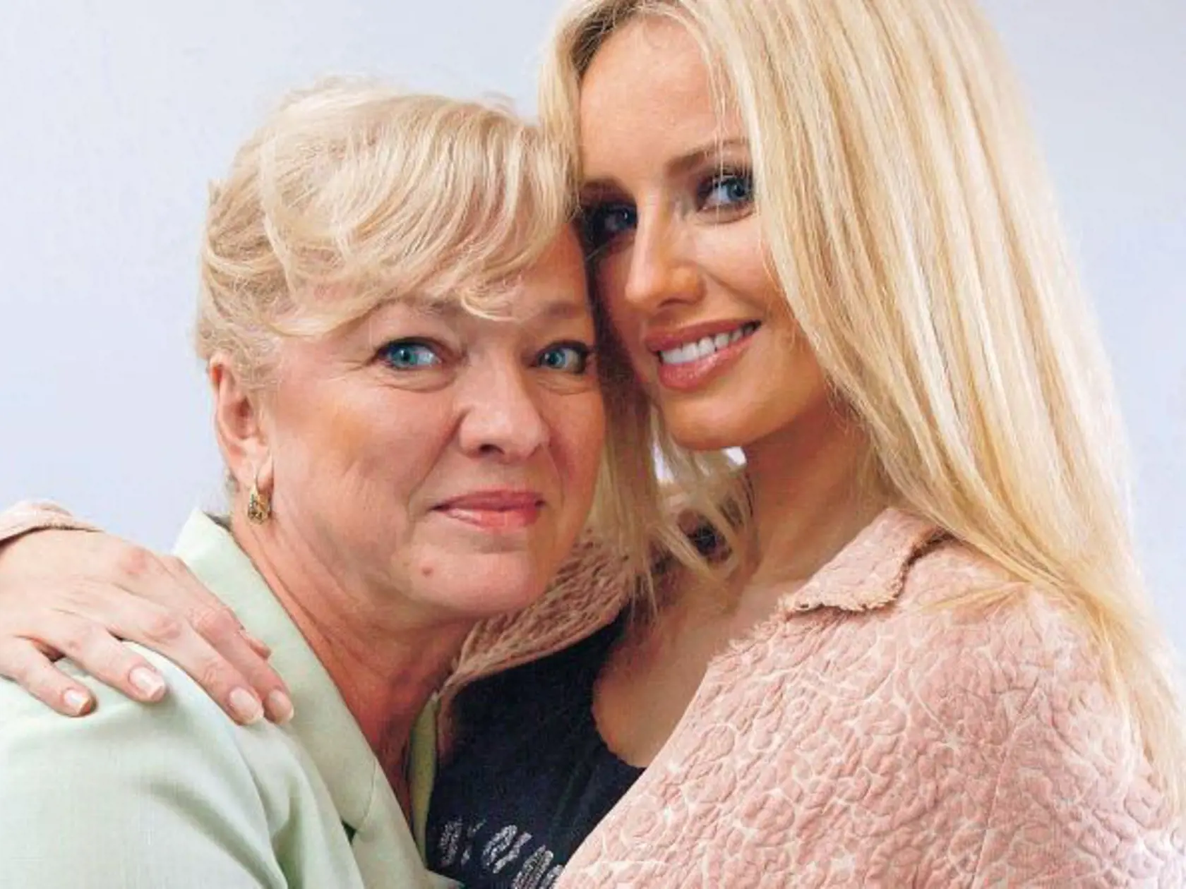 ADRIANA je svojej mame oporou, ale do problémov rodičov sa miešať nechce.