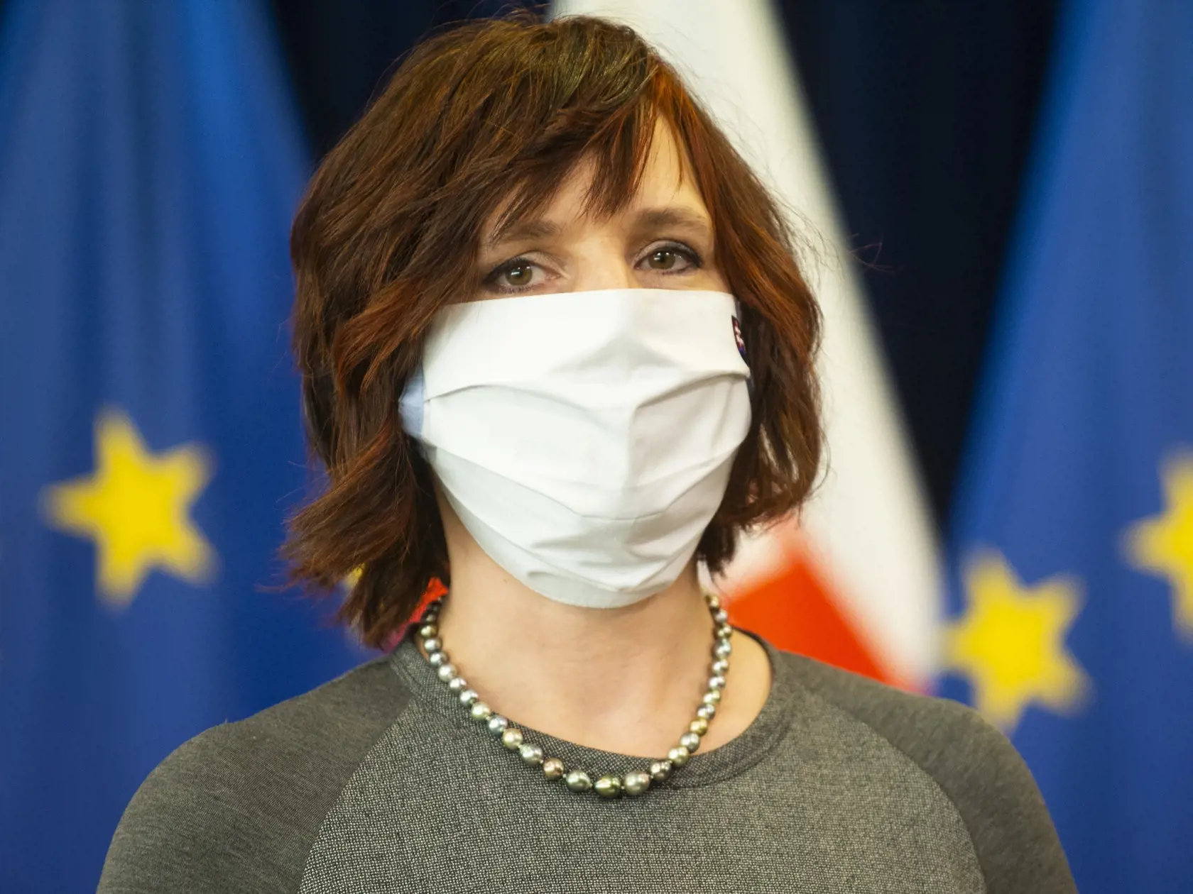 Na snímke ministerka pre investície a regionálny rozvoj SR a podpredsedníčka vlády Veronika Remišová (Za ľudí) počas tlačovej konferencie k výsledkom rokovania vlády a opatreniam v boji s koronavírusom 24. marca 2020 v Bratislave. FOTO TASR – Jakub Kotian